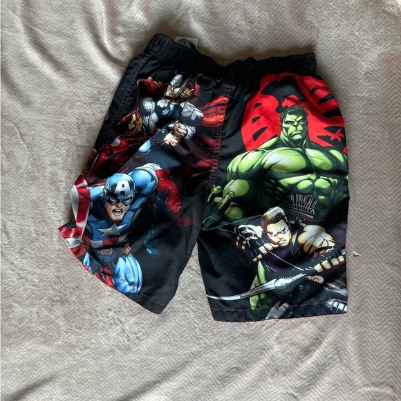 NWT Marvel boys swim trunks - size 7 - Picture 7 of 7